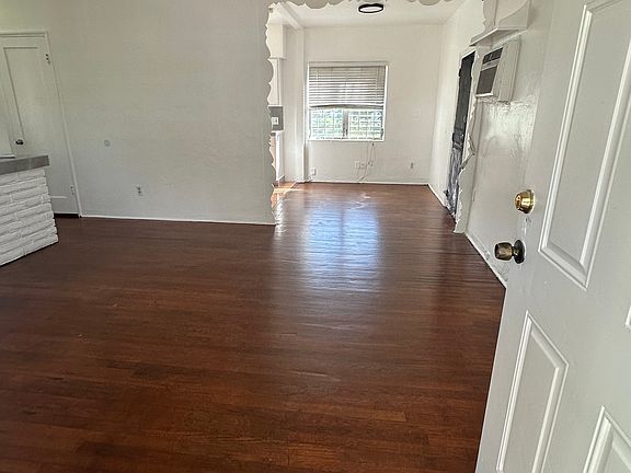 3rd image of 1570 NW 125th St
