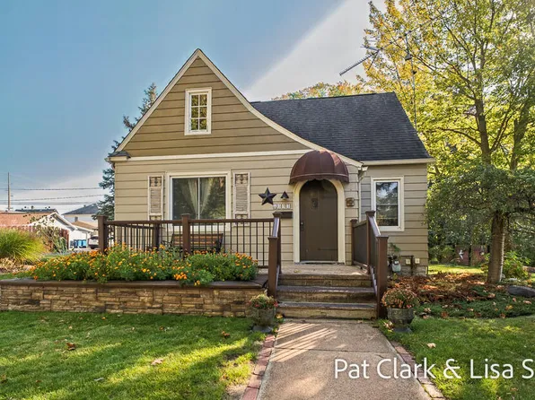 1032 Columbus Ave, Grand Haven, MI 49417