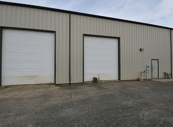 4th image of 3360 Airport Dr
