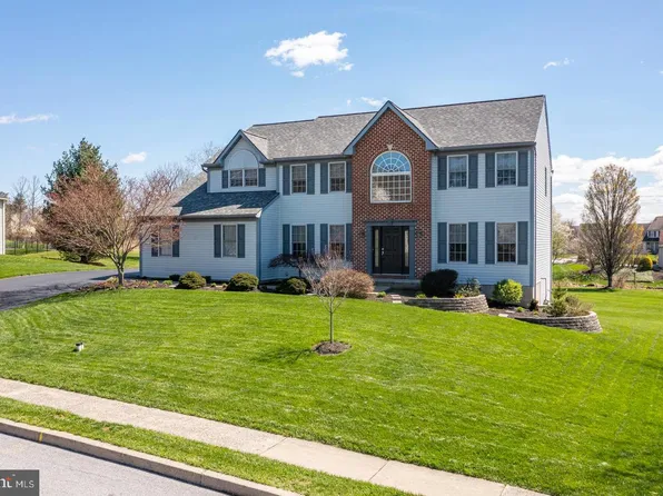 110 Orchard View Dr, Douglassville, PA 19518