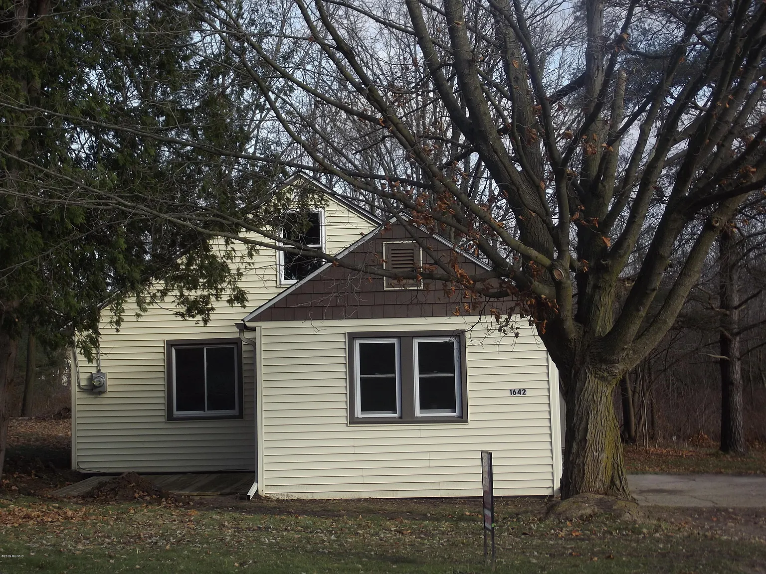 1642 Jordan Lake Ave photo 1