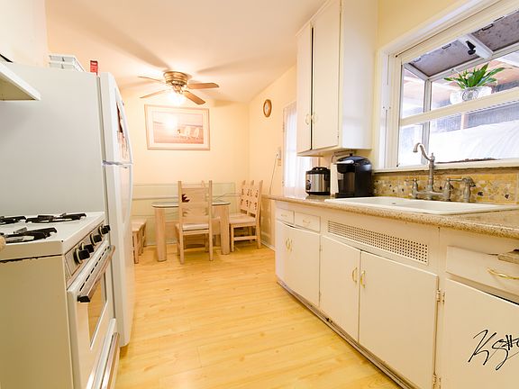 3rd image of 7255 Andasol Ave