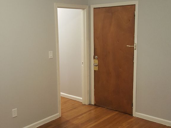 3rd image of 298 Johnston Ave APT 1