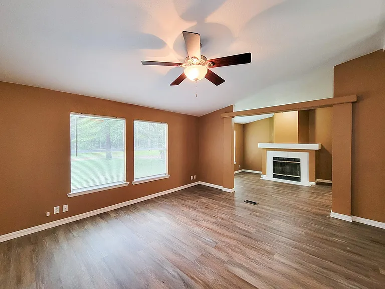 20284 Forest Woods Ln — Photo 18