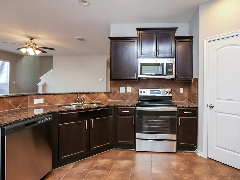 10965 Colonial Heights Ln — Photo 7
