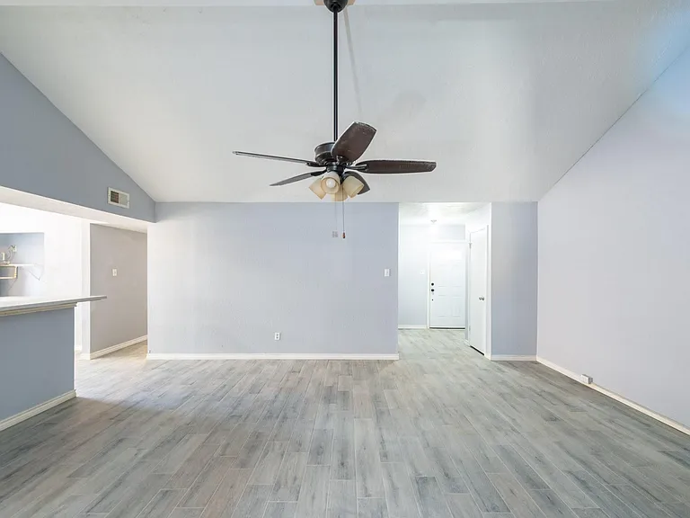 3323 Silverside Dr — Photo 4
