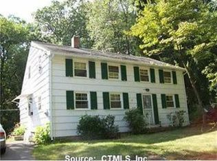 25 Walker Ln, Bloomfield, CT 06002