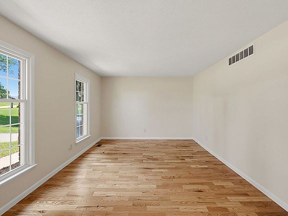 4th image of 403 Wash Rd