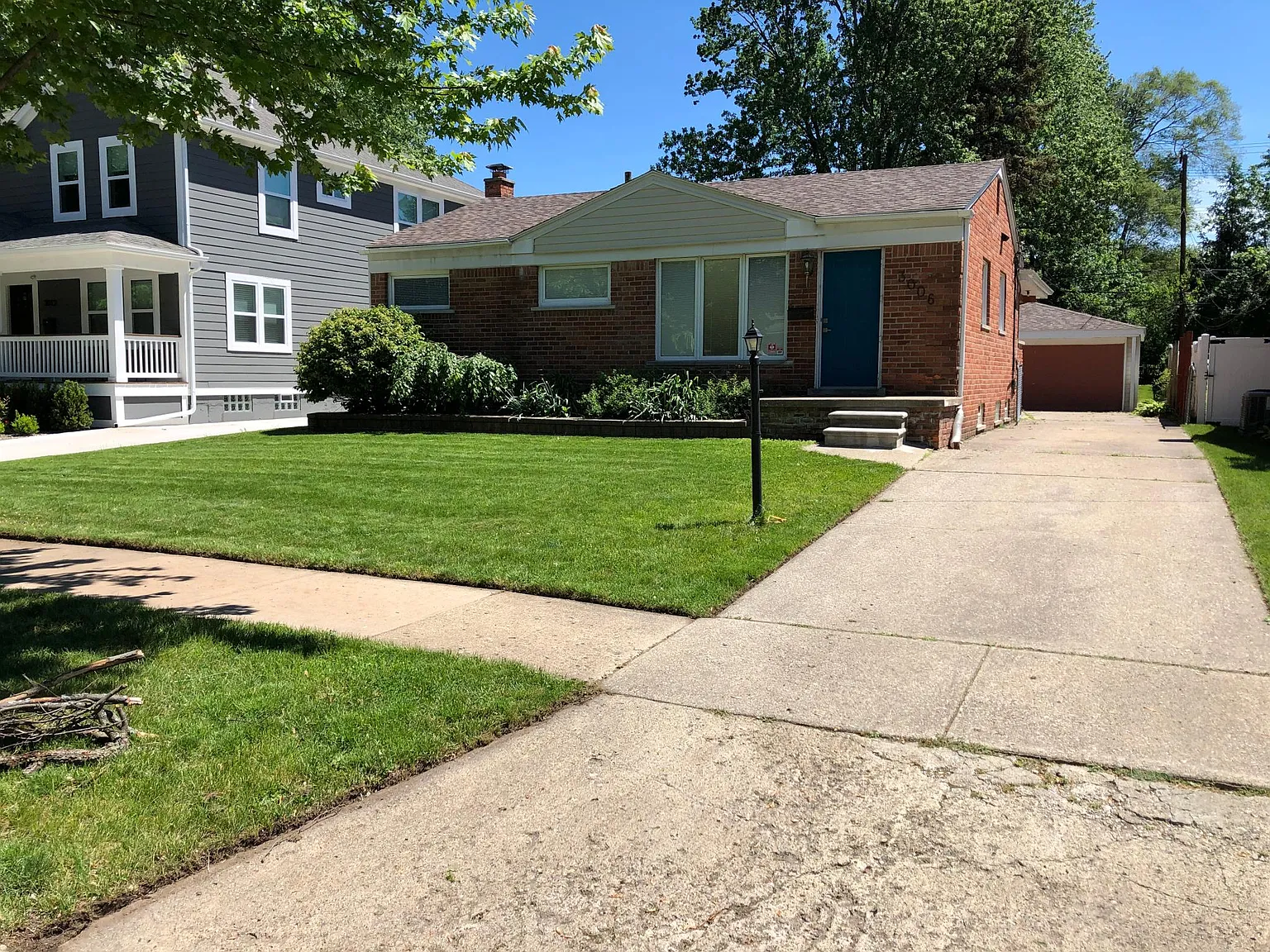 3006 Maplewood Ave — Photo 1