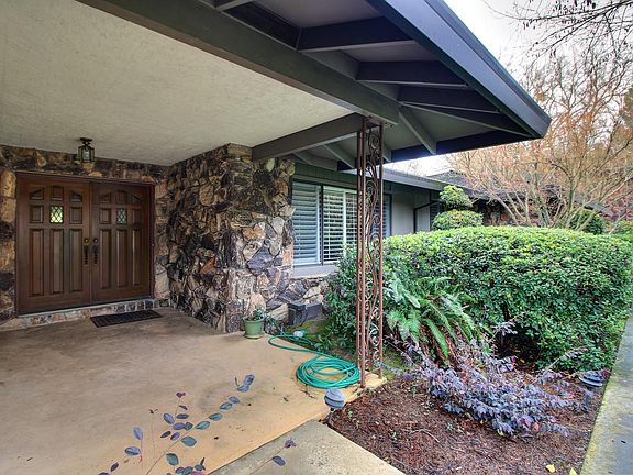 2nd image of 2325 Shorewood St