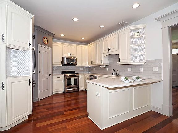 4th image of 10917 S Tahoe Way