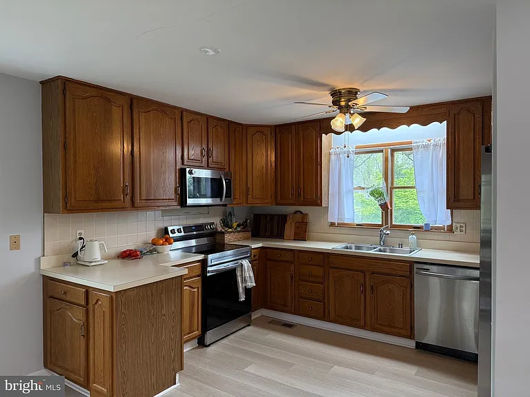 258 Riverside Rd — Photo 9