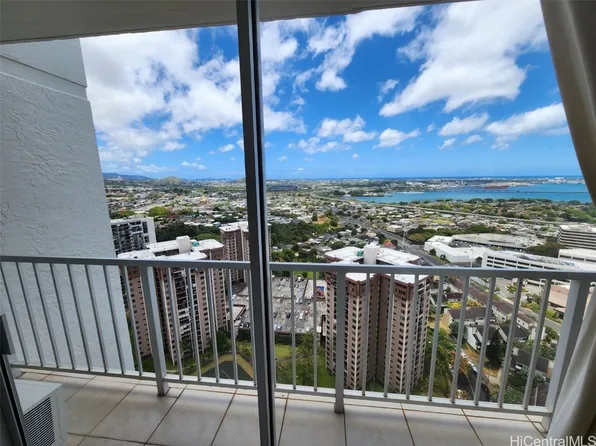 98-410 Koauka Loop APT 33G, Aiea, HI 96701