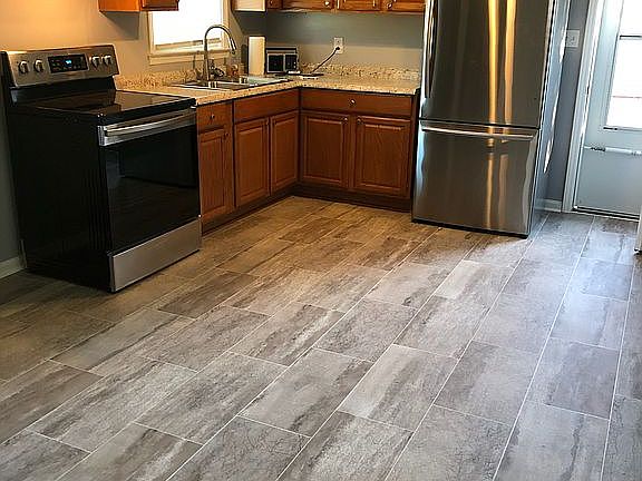 3rd image of 120 Rock Creek Dr