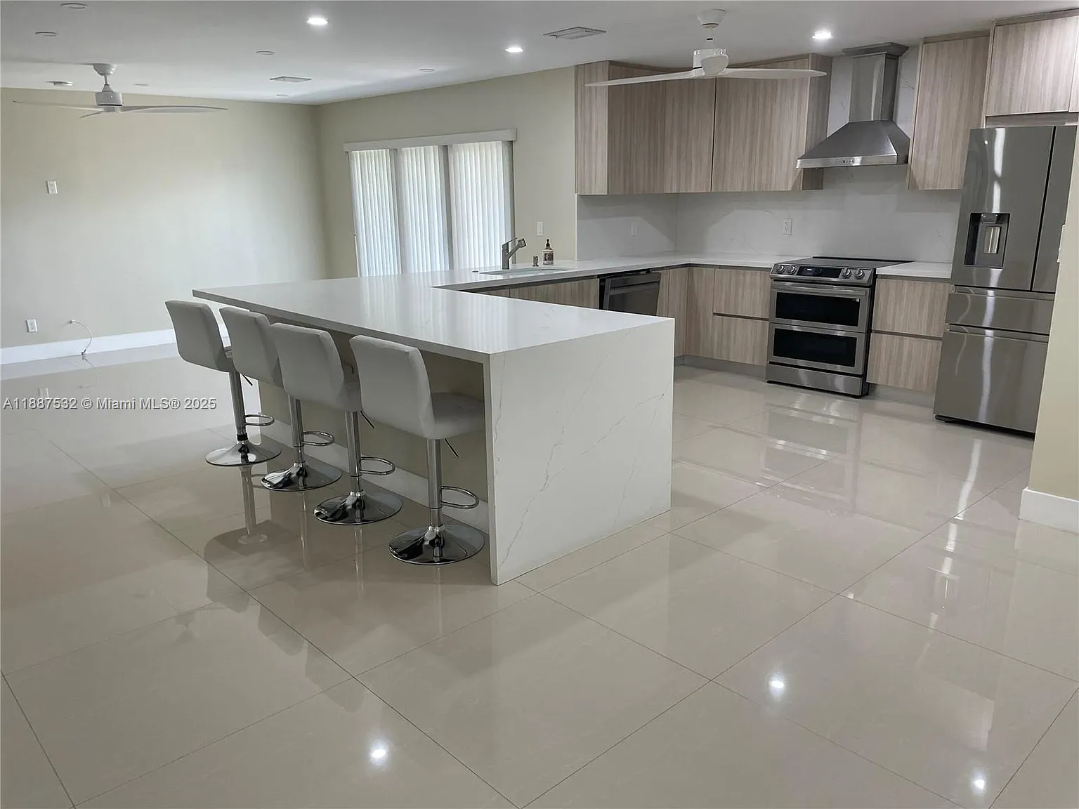 3 bed, 1700 sqft, $4,000 — Photo 4