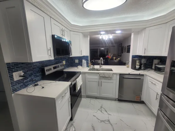 7146 Huntington Ln APT 207, Delray Beach, FL 33446