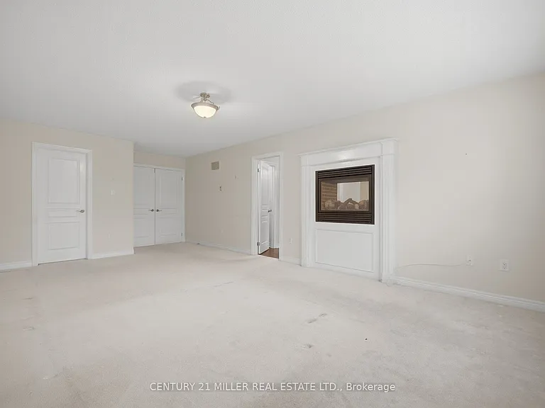 2455 Village Cmn — Photo 27