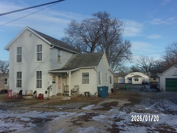 3rd image of 205 S Axtel Ave