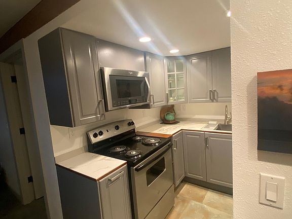 4th image of 2700 E 8th St #B