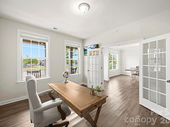 3rd image of 4009 Tory Path Rd