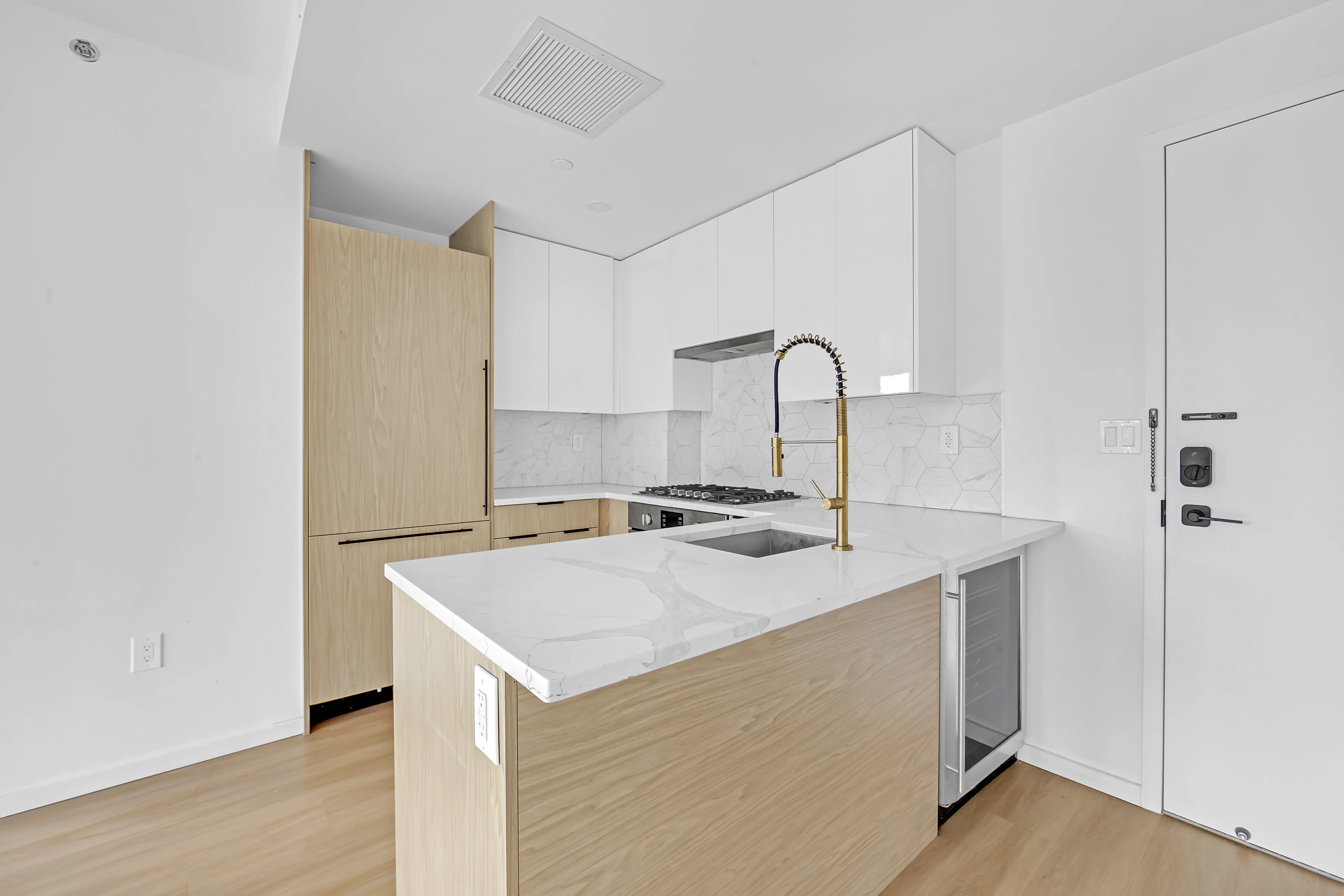 kitchen  7816 Hanover Street, Dallas, TX 75225 | MLS #20929614