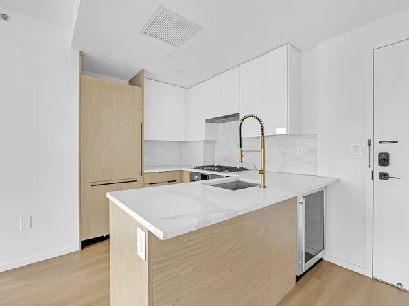 81-07 Kew Gardens Road image 7 of 10