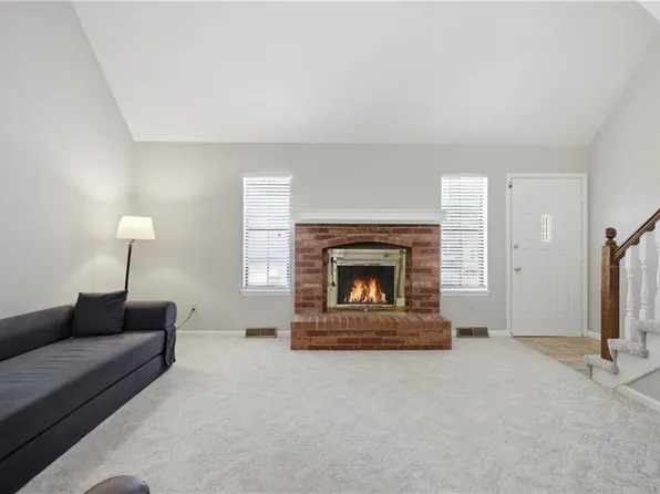 131 SW Donovan Rd, Lees Summit, MO 64063