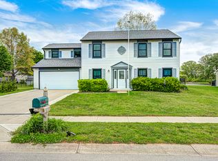 555 Hyannis Dr, Avon, IN 46123