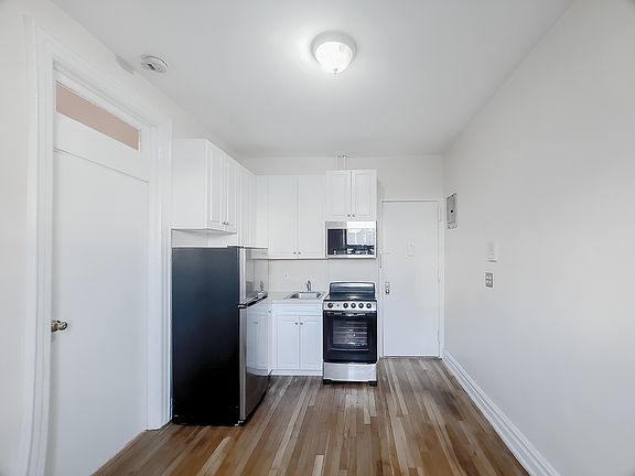 2nd image of 370 W 51st St APT 4D