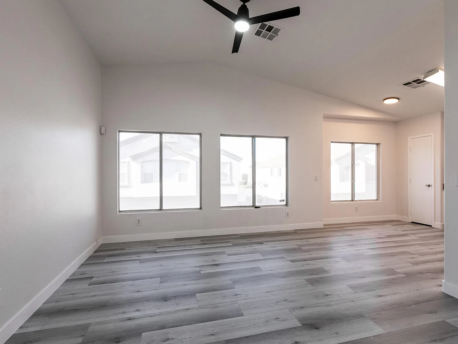 2 bed, 1090 sqft, $1,650 — Photo 3