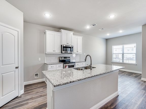 3rd image of 6803 Topaz Dr