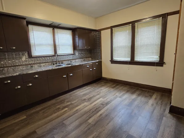 4835 W Fond Du Lac Ave, Milwaukee, WI 53216