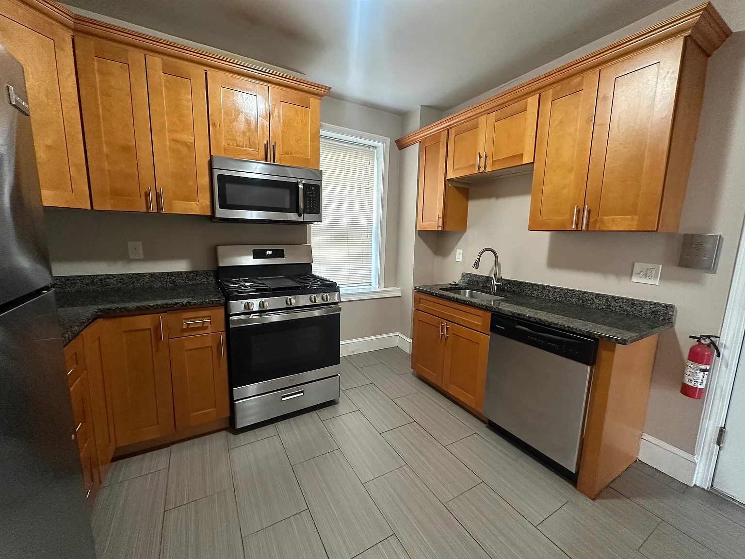 3 bed, $3,300 — Photo 2