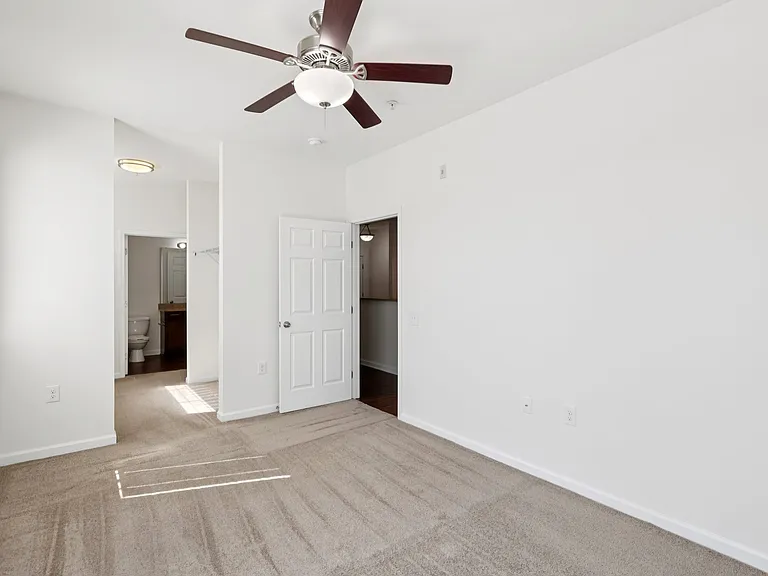 Catherine 36 Apartments — Photo 10