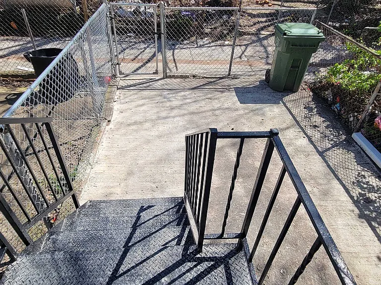 1611 N Durham St — Photo 14