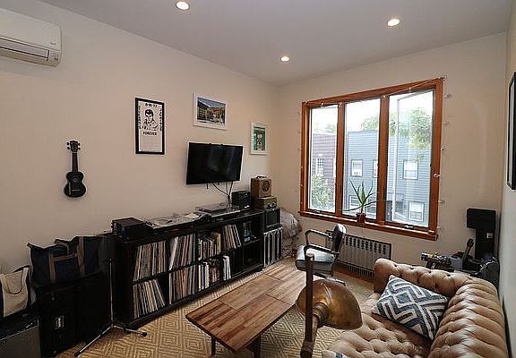 2nd image of 86 Jewel St #2