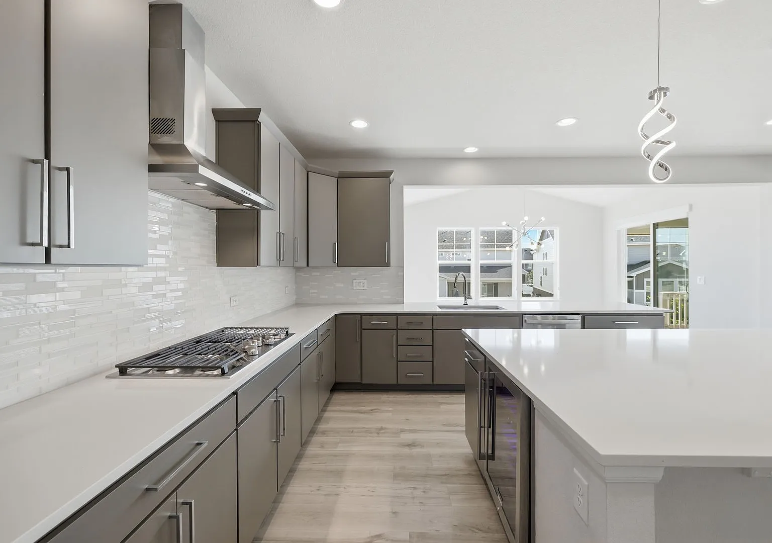Gorgeous Home in Southshore! — Photo 4