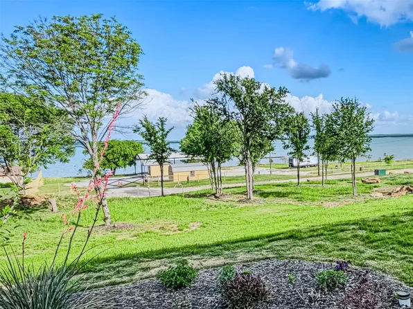 213 Meadow Pond Ct, Bridgeport, TX 76426