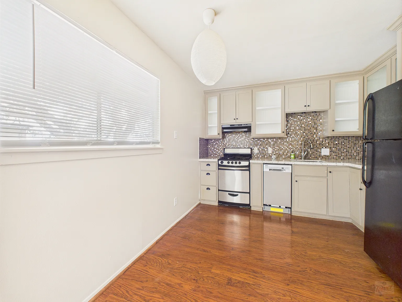 803 W 28th St Apt 202 — Photo 2