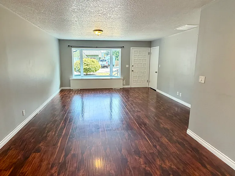 18413 SE Blanton St — Photo 6
