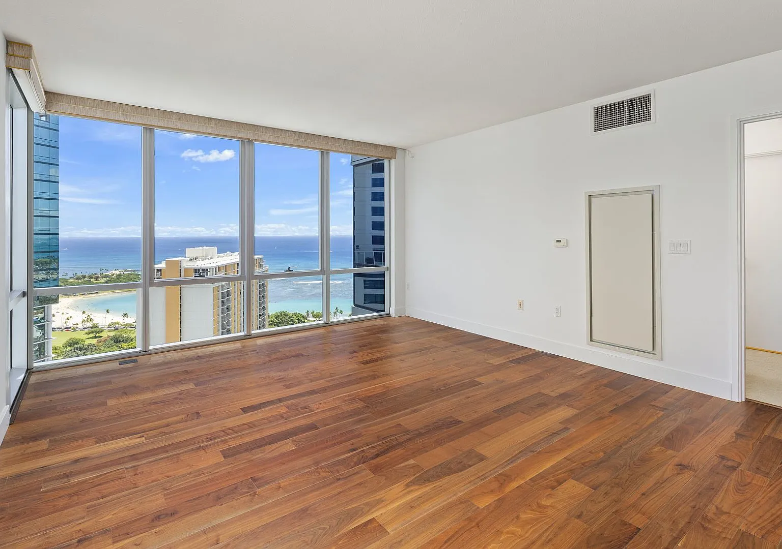 Modern Luxury in the Heart of Honolulu - Waihonua 3505 — Photo 3
