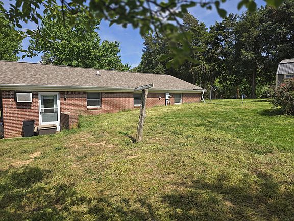 3rd image of 1833 New Hope Rd