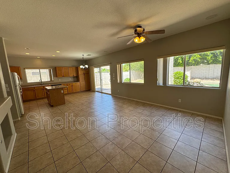7662 W Via Del Sol — Photo 11