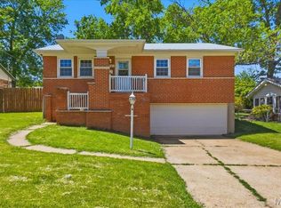 9745 Radio Dr, Saint Louis, MO 63123