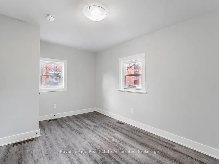 39 Welland Ave S #1 — Photo 18