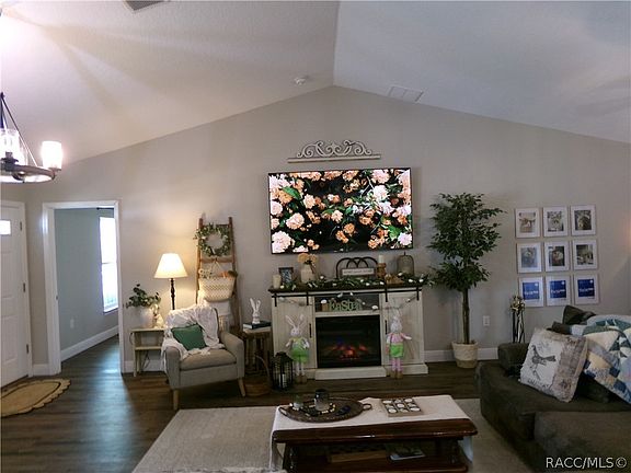 5th image of 2454 W Riley Dr