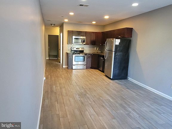 3rd image of 2261 N Park Ave #A