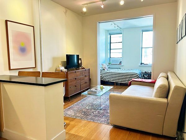1st image of 186 E 2nd St APT 12