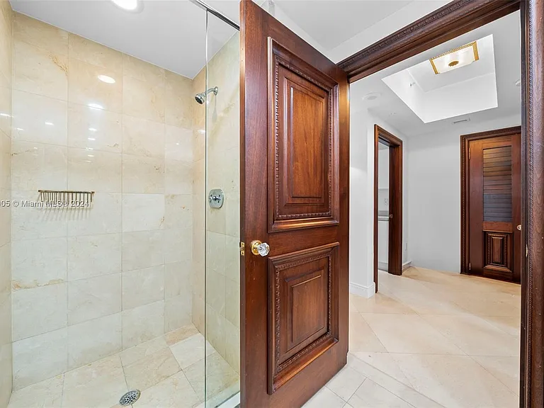 17875 Collins Ave #702 — Photo 41