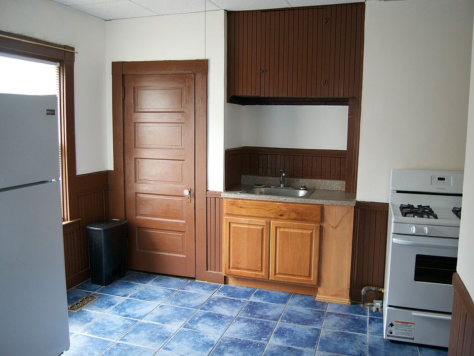 2nd image of 25 Briggs St #1
